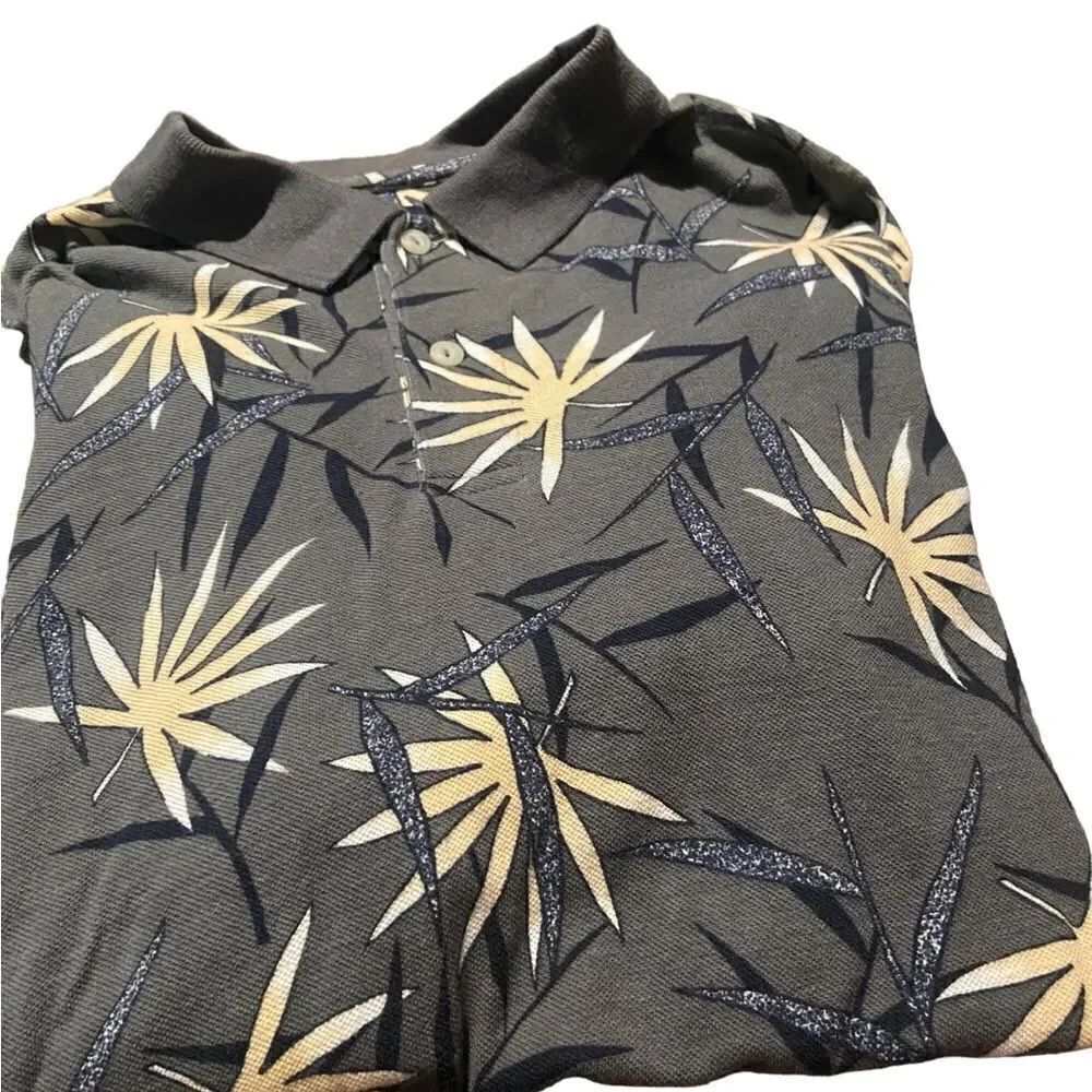Izod short sleeved collared shirt great condition great vintage look size large